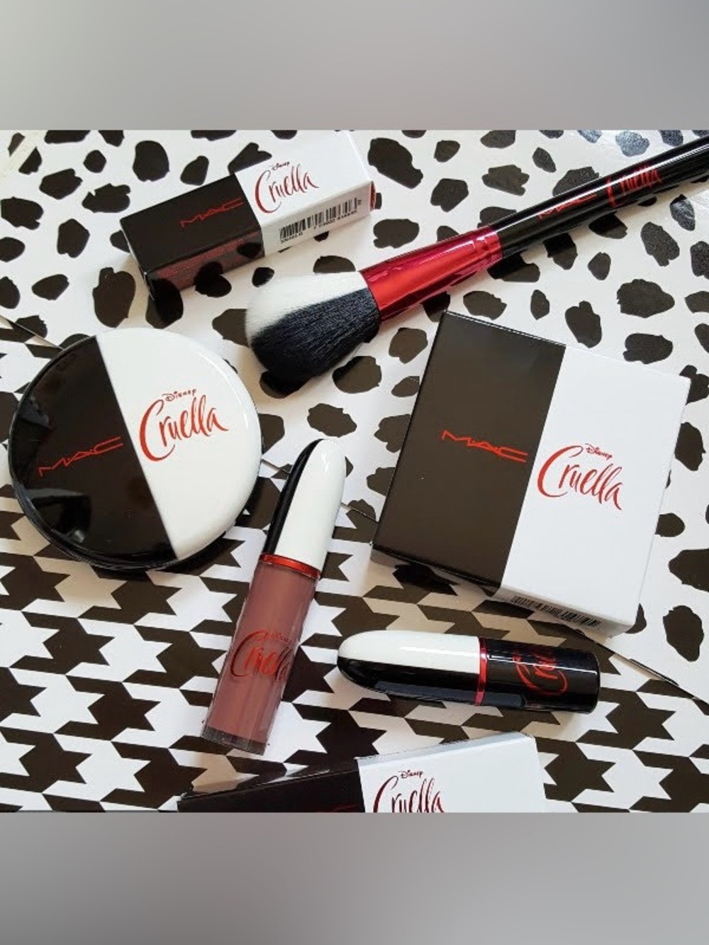NWT MAC Cosmetics Disney Cruella collection Matte Liquid Lipstick- Queen Of Mean